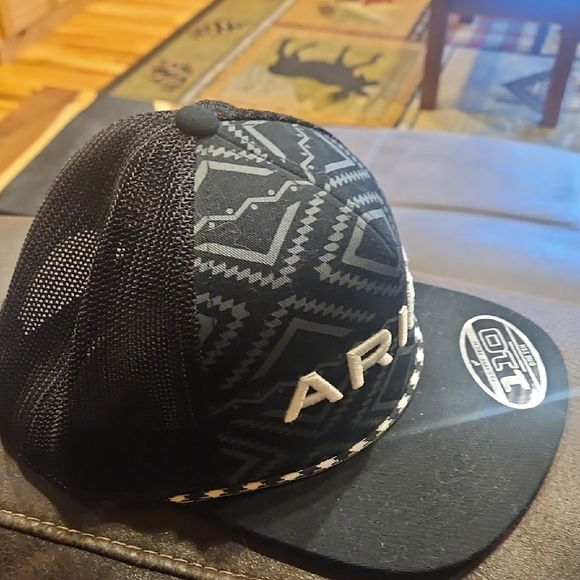 Ariat Geometric Black and White Cap - Picture 2 of 3